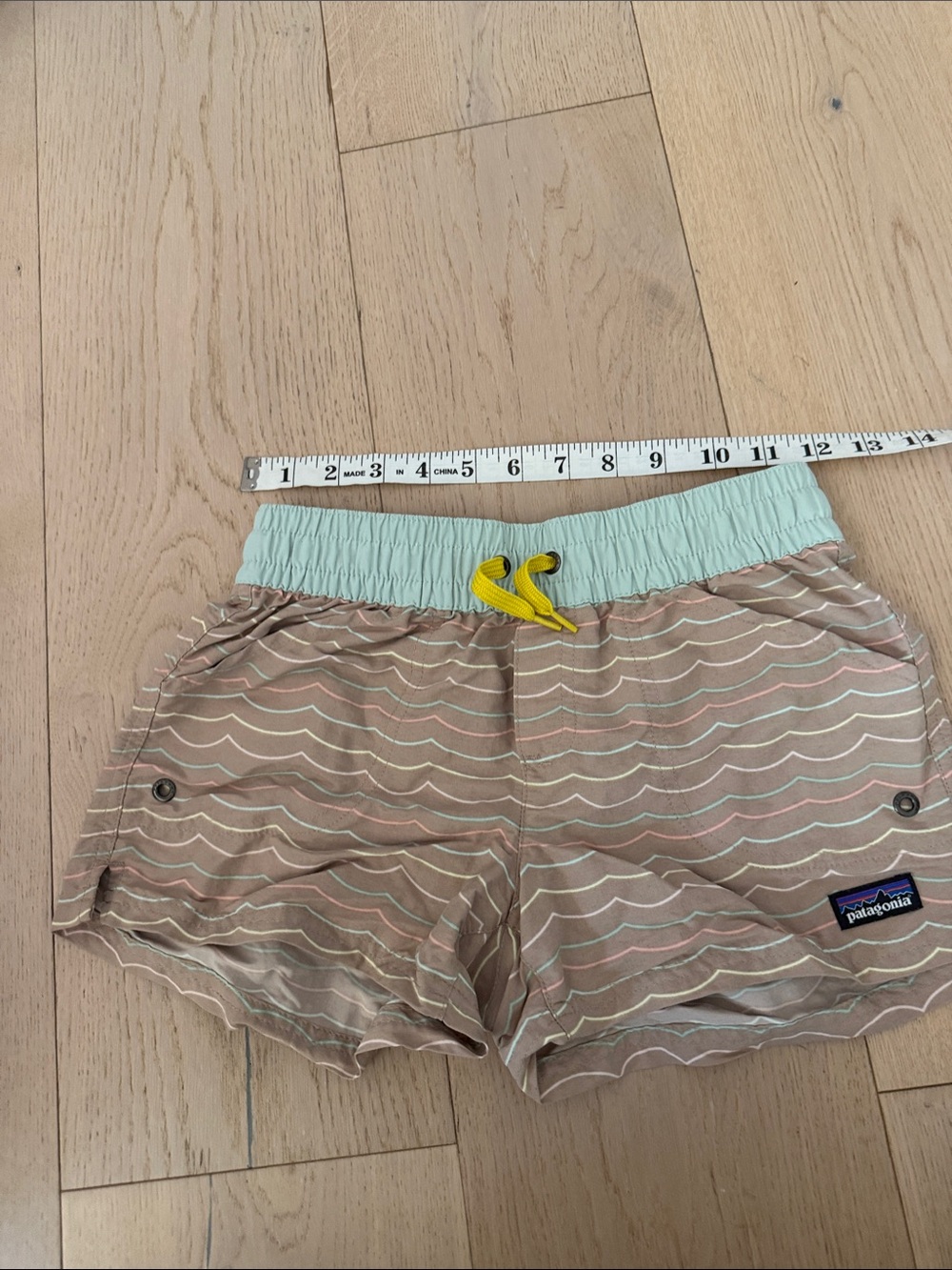 Patagonia kids Beige Wave-Print Shorts with Mint Waistband